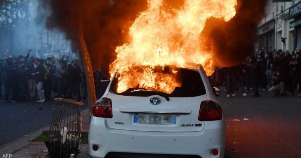 رأس السنة المظلم يستمر في فرنسا بحرق قرابة 900 سيارة