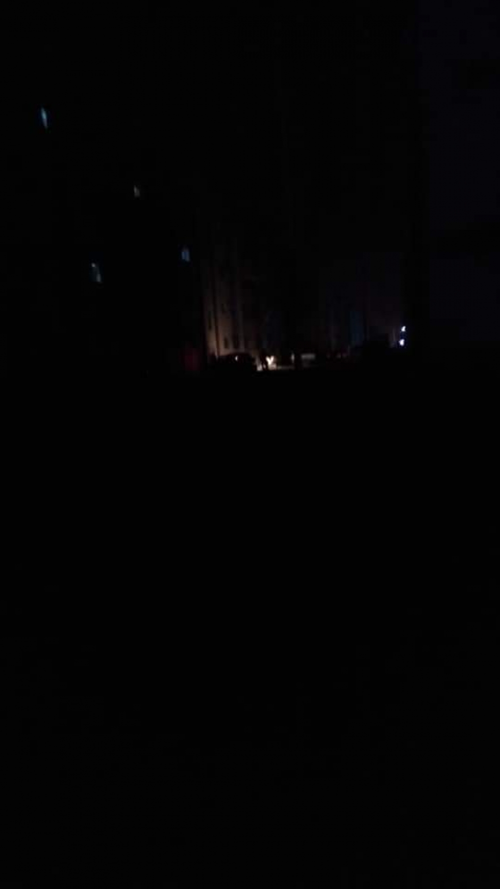 انقطاع كلي وشيك للكهرباء في عدن والحكومة تنصح المواطنين بالنوم مبكرا