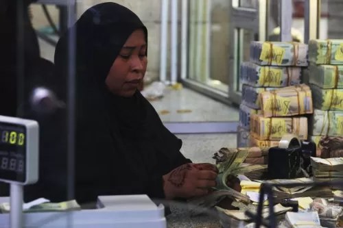 البنك المركزي بعدن يعلن هذا الخبر المحزن ويكشف عن انهيار كبير للريال اليمني هو الأول من نوعه