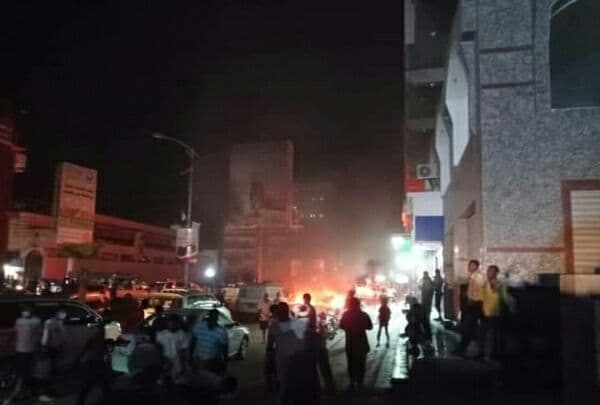 مليشيا الإخوان تطلق الرصاص لتفريق متظاهرين غاضبين من تردي خدمة الكهرباء في المكلا