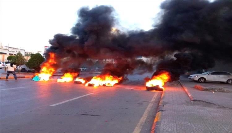 ثورة غضب في شوارع العاصمة وقطع للشوارع.. بركان الشعب يثور 