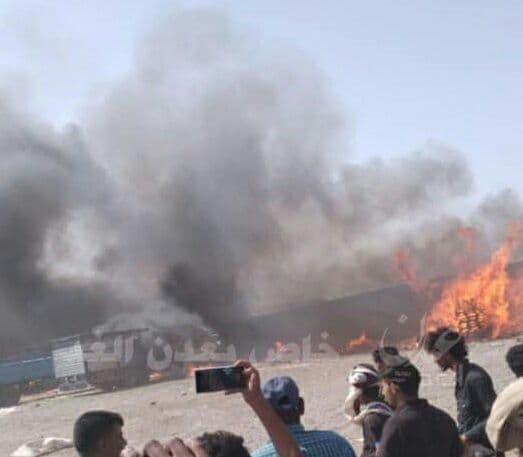 حريق يلتهم مخازن اغاثة في عدن