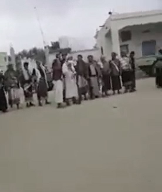 عاجل ورد الآن.. انشقاق قيادي بارز وانضمامه للحوثيين.. والشرعية تعلن حالة الطوارئ وتنسحب من مواقع عدة في مارب (فيديو)