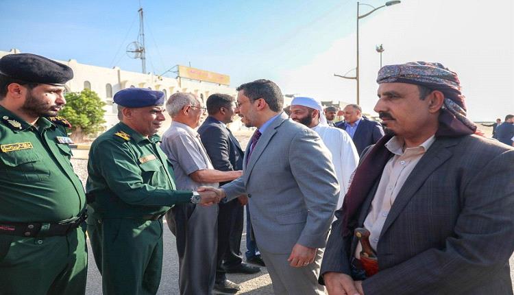 عقب وصوله المكلا بن مبارك يكشف عن ضياع 3 تريليونات ريال لهذا السبب