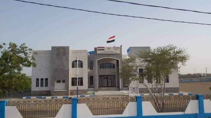 حكومة المناصفة تخصخص كهرباء الدولة في المخا والشركة المشغلة تعلن عن سعر الكيلو المنزلي والتجاري