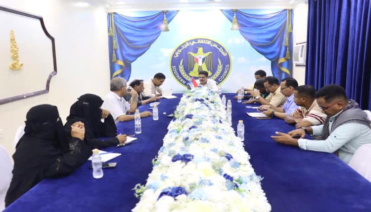 الانتقالي يكشف عن المتسبب الرئيس وراء حرب الخدمات 