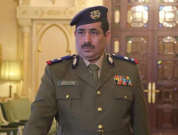 أول رد رسمي لوزير الداخلية على قرار محافظة شبوة بشأن إقالة قيادات أمنية
