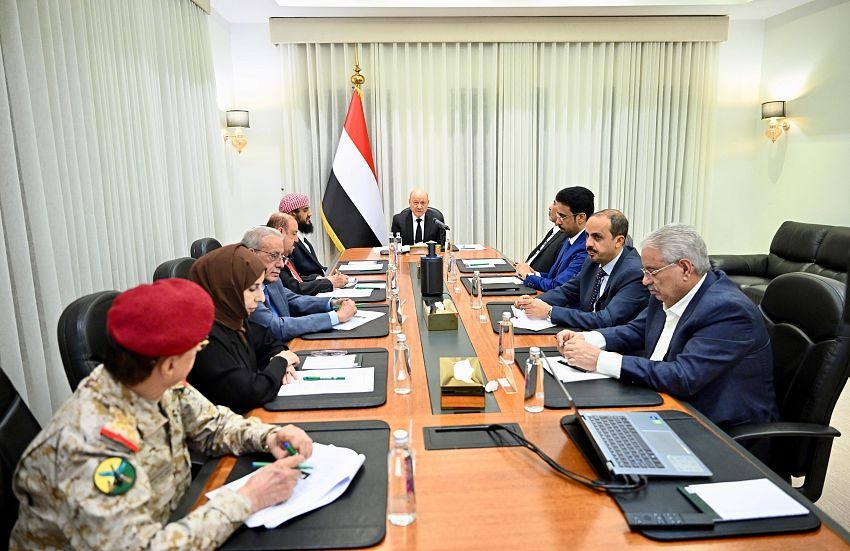 صواريخ الحوثي تحرق الجبهات وبيان مجلس الدفاع الوطني يصفع الجنود