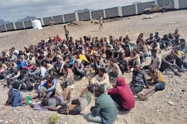 قنبلة موقوتة على الشواطئ اليمنية.. تدفق المهاجرين الأفارقة يقفز بـ 15% وسط غياب الملاحقة الميدانية للمهربين