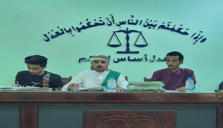 محكمة يمنية تصدر حكما بقطع اليد على ثلاثة مدانين بالسرقة تفاصيل