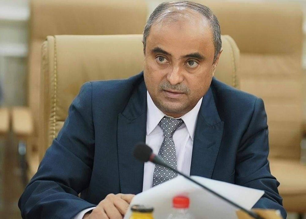 فضيحة جديدة للحكومة اليمنية تستجدي تاجر لتسليفها شحنة مازوت.. تفاصيل صادمة