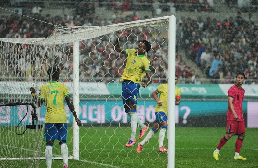 البرازيل تقسو على كوريا الجنوبية في عقر دارها 