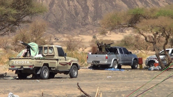 عاجل مارب مسلحون قبليون وعسكريون ينهبون المعسكرات استعدادا للرحيل بعد اقتراب مليشيا الحوثي من المدينة