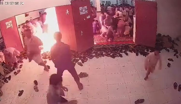 مواطن يشعل النار في جسده داخل مسجد في مدينة مأرب
