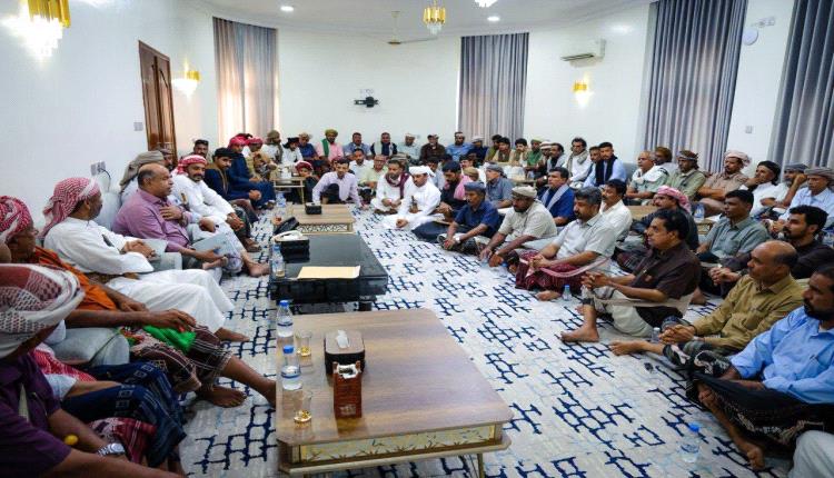 توتر غير مسبوق والخنبشي يستلم الرسالة.. حلف قبائل حضرموت يصعد ضد احتجاز رئيسه في السعودية