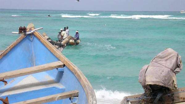سطو مسلح بحري صومالي على صيادين يمنيين بالقرب من المياه الصومالية