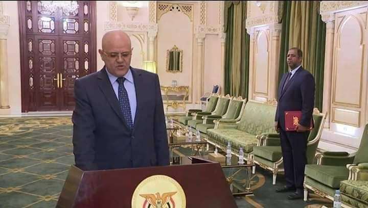 عقب قراراته الأخيرة.. اتهام محافظ تعز بـ