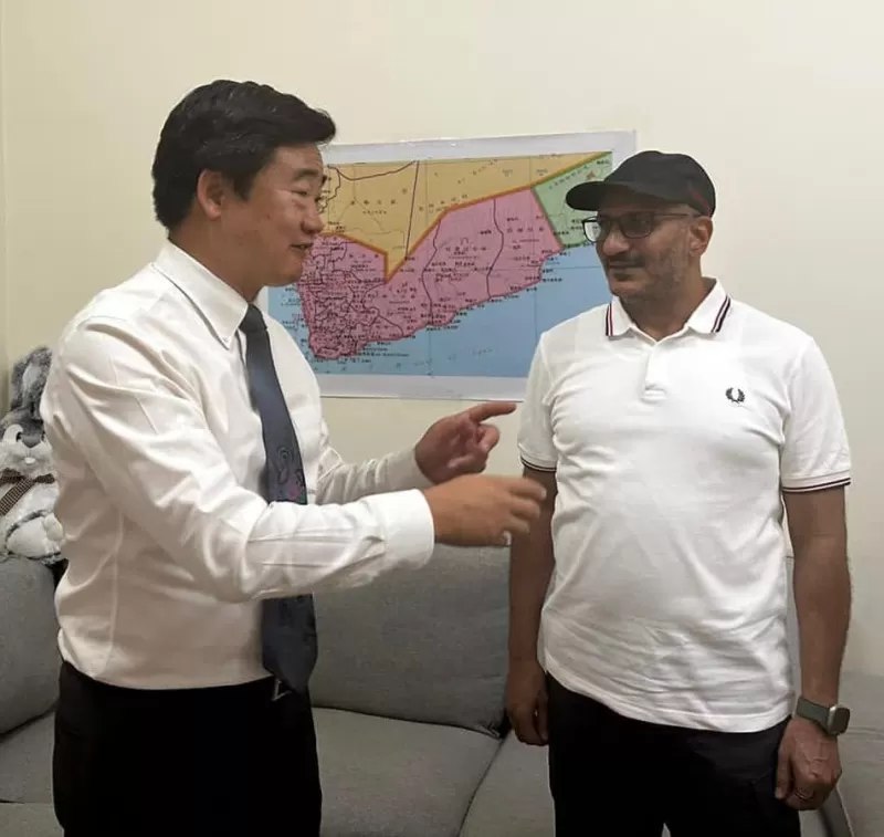 السفير الصيني يقيم مأدبة عشاء على شرف العميد طارق صالح