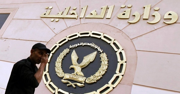 مصر تفرج عن يمنيين موقوفين في قضايا حيازة عملة أجنبية