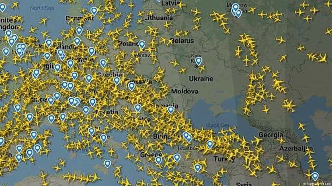 شاهد بالفيديو.. اسراب من الطائرات الروسية ترعب العالم وتغطي سماء أوكرانيا.. تفاصيل مرعبة