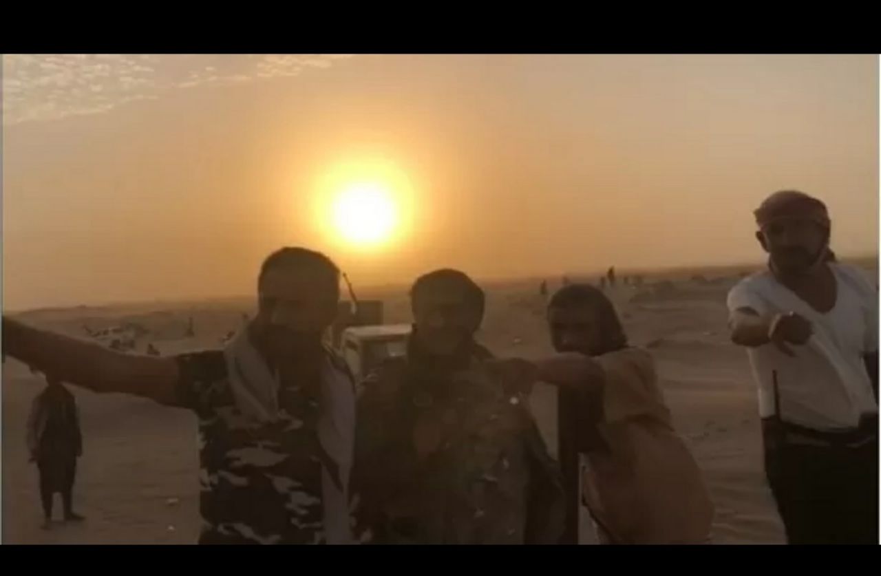 شاهد قائد المقاومة الوطنية يتفقد مواقع ح راس الجمهورية بالساحل الغربي فيديو
