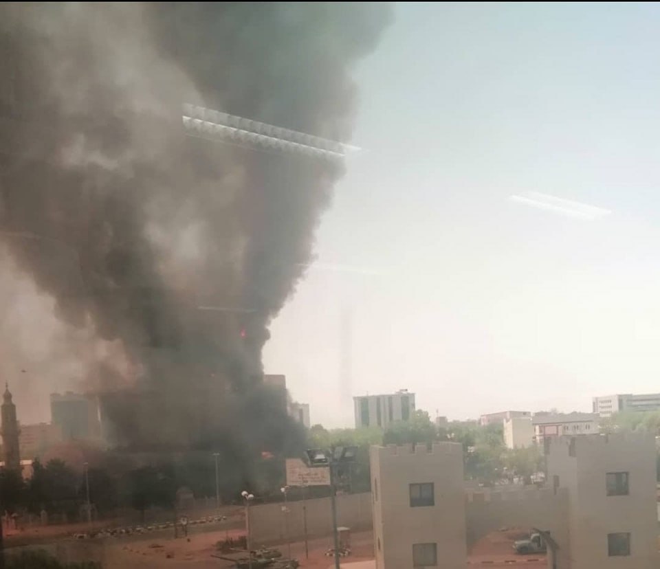 فوضى عارمة واشتباكات مسلحة وقتلى بالعشرات السودان تحترق بنيران عساكرها