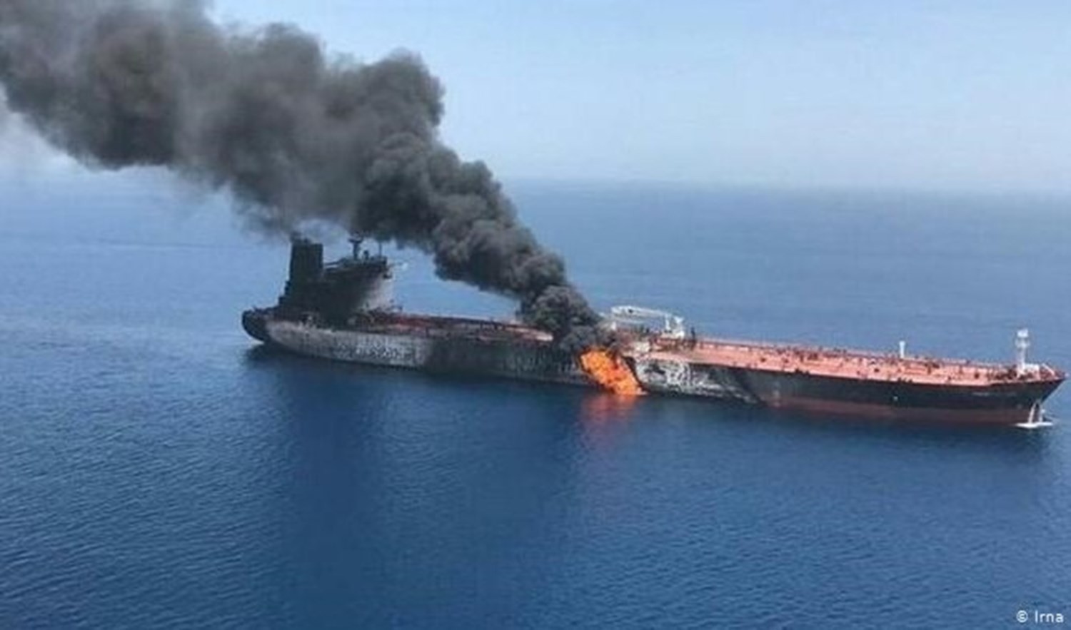 الإمارات تدين الهجوم الإرهابي على سفينة وقود بميناء جدة