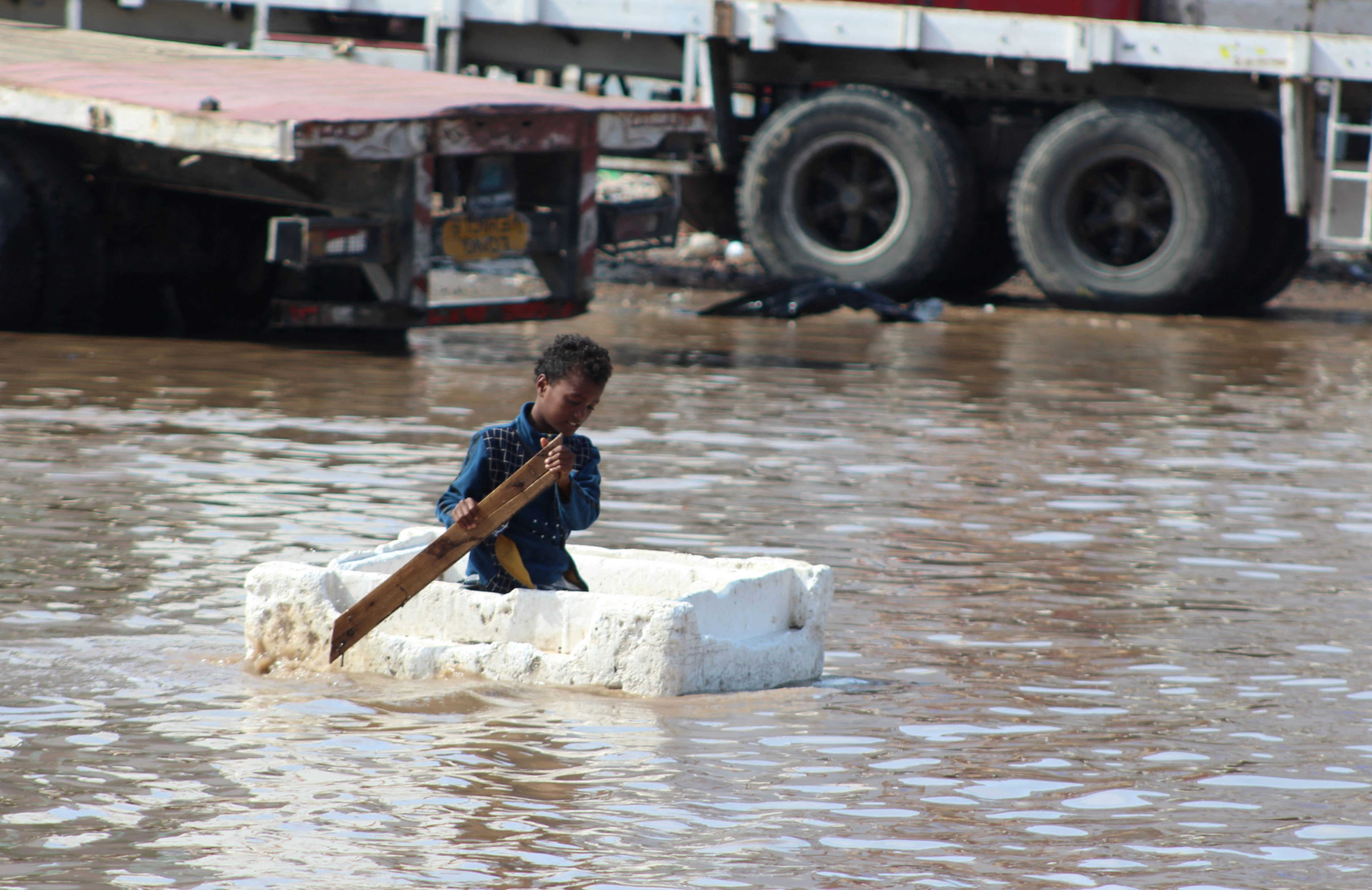 هام وعاجل تحذيرات من فيضانات مفاجئة في اليمن خلال هذا التوقيت