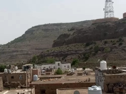مليشيات الحشد الإخوانية تمهل اللواء 35 مدرع لتسليم جبل استراتيجي يطل على لحج