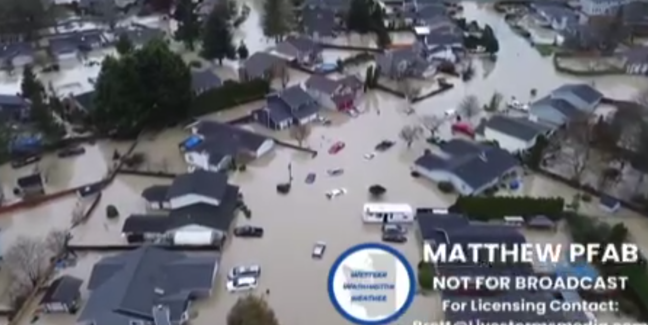 واشنطن تغرق بالفيضاتات والسلطات تجلي المواطنين