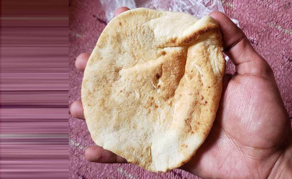 في سابقة هي الأولى من نوعها في اليمن.. سعر رغيف الخبز في تعز يصل إلى هذا الرقم..!!