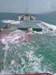 شاهد غرق سفينة وقود تابعة للعيسي في خليج عدن وتسرب نفطي يحدث كارثة بيئية فيديو