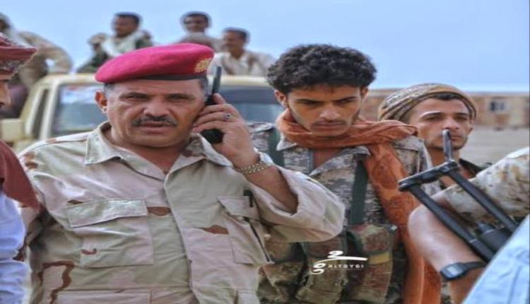 قائد عسكري كبير تابع للمليشيا يتحدى أمر قضائي ويطرد أسر ونساء وأطفال إلى الشارع