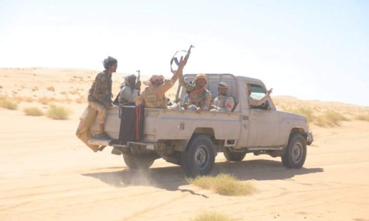 وزير في الشرعية يكشف عن مقتل 40 ضابط وجندي بغارات للتحالف على معسكر لهادي بمأرب