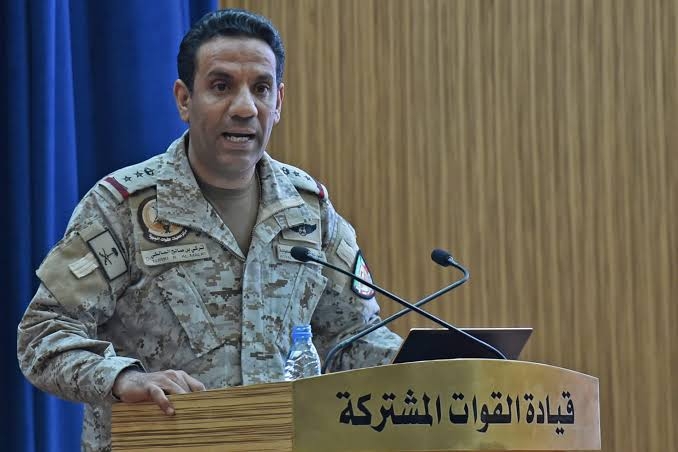 قيادة التحالف تعلن بدء إجراءات لحماية السفن التجارية في باب المندب وتتوعد بالرد على التهديدات الحوثية