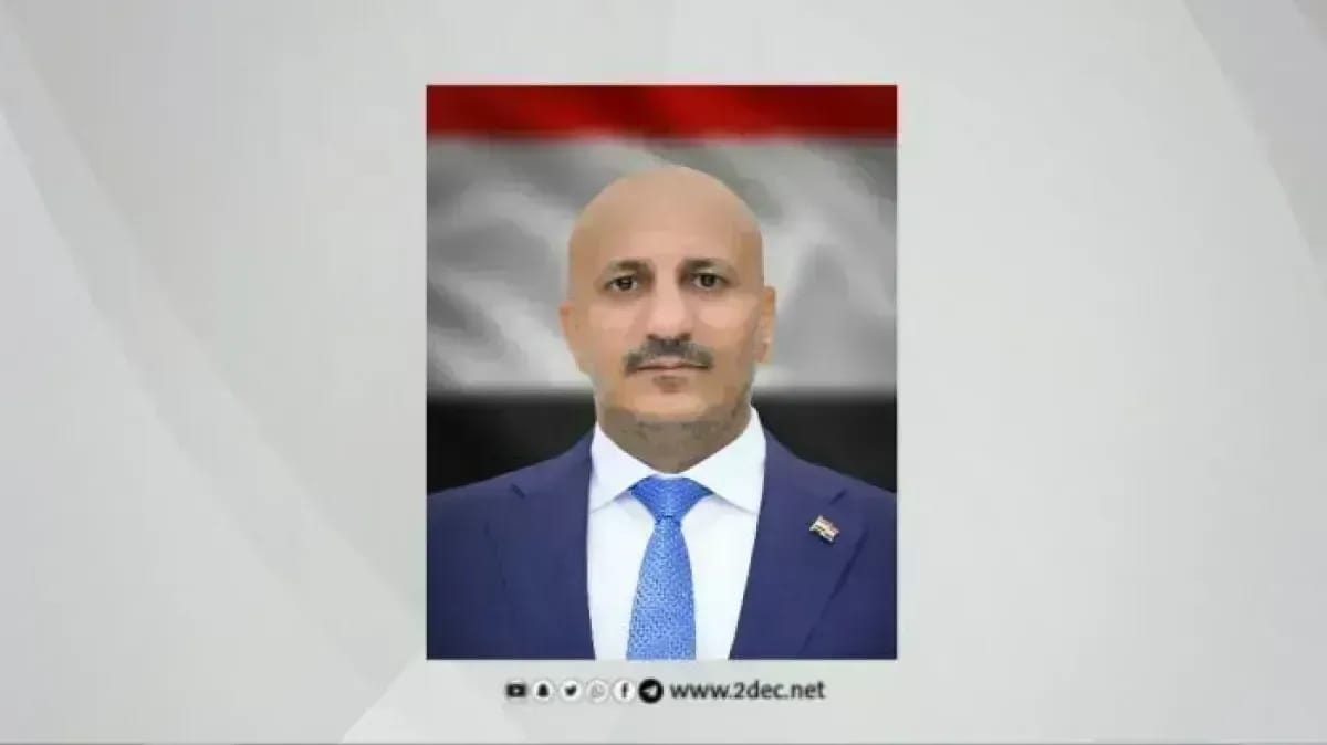الأمانة العامة للمكتب السياسي تهنئ الفريق طارق صالح بالعيد الوطني الـ36 للوحدة اليمنية