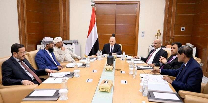 كاتب جنوبي يصف مجلس القيادة الرئاسي بسرطان المرحلة.. ويؤكد أن إقالته أصبحت واجبًا وطنيًا