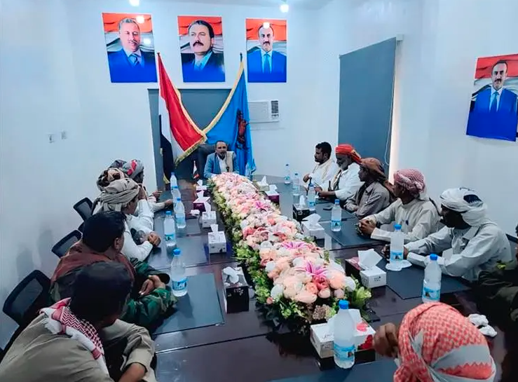 نائب رئيس المؤتمر أحمد علي عبدالله صالح يهاتف رئيس مؤتمر مأرب للاطمئنان على استعدادات احتفال تأسيس المؤتمر