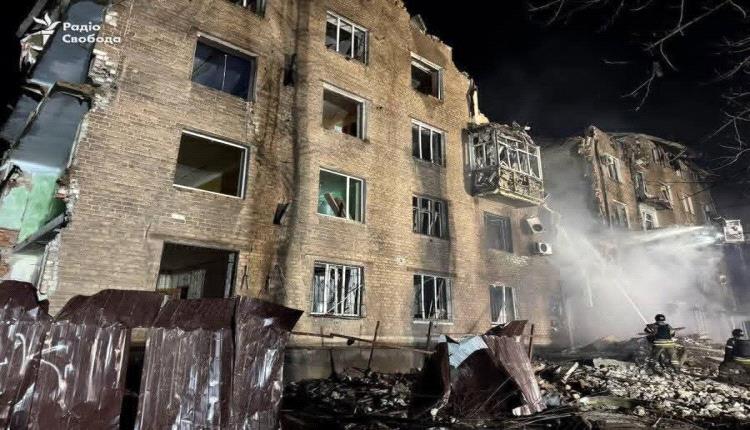 18 قتيلا وعشرات الجرحى بضربات جوية على مسقط الرئيس الأوكراني زيلينسكي