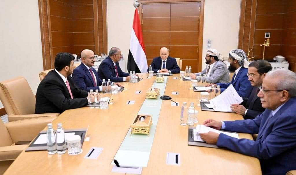 في ظل غياب ثامنهم البحسني مجلس القيادة الرئاسي يعقد اجتماعا في الرياض لمناقشة تطورات الأوضاع الاقتصادية والمالية
