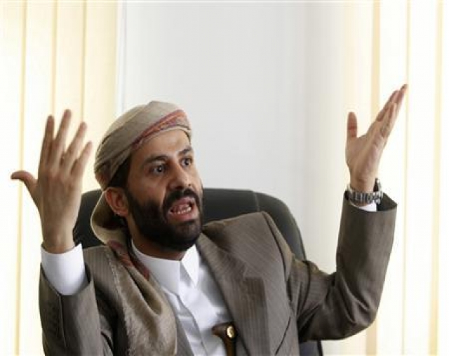 القيادي في حزب الإصلاح حميد الأحمر يتهم السعودية باحتجاز الرئيس هادي
