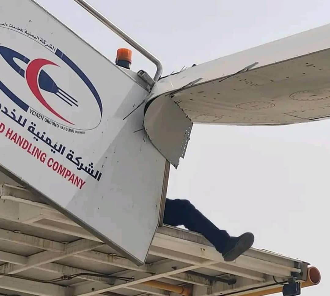 مؤسف جداً.. هذا ما تعرضت له الطائرة اليمنية اليوم..!!