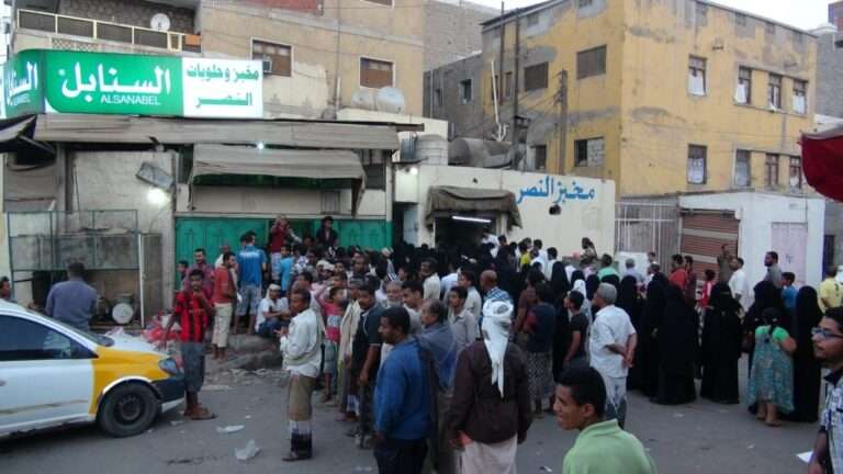 فيما يموت المواطن جوعا أو قهرا.. اجتماع للحكومة اليمني يكتفي بالوعود على ورق 