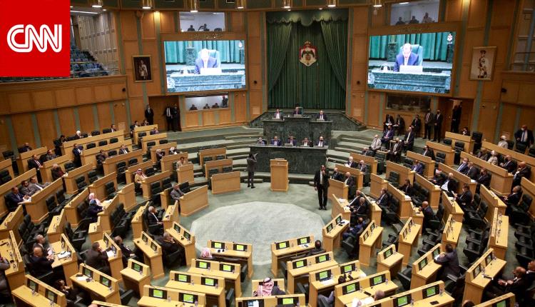 صادم ملك الأردن يحل مجلس النواب