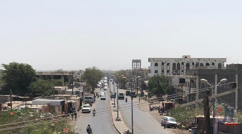اصابة مسؤول حكومي وعدد من الجنود بجروح خطيرة في المخا