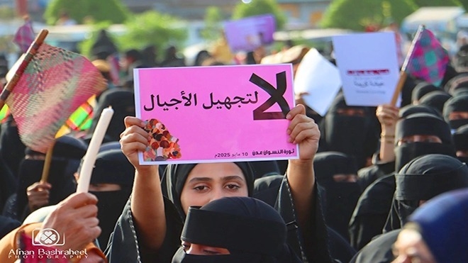"ثورة النسوان" تهاجم توكل كرمان وتصفها بهذا الوصف..!!