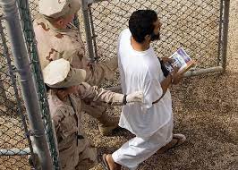 بعد إعادة تأهيلهم في الإمارات وصول 6 من معتقلين جوانتانامو إلى اليمن