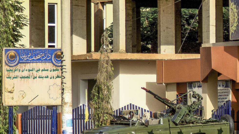 تجدد الاشتباكات العنيفة في السودان والغارات تصل الى محيط القيادة العامة تفاصيل جديدة عن حرب السودان
