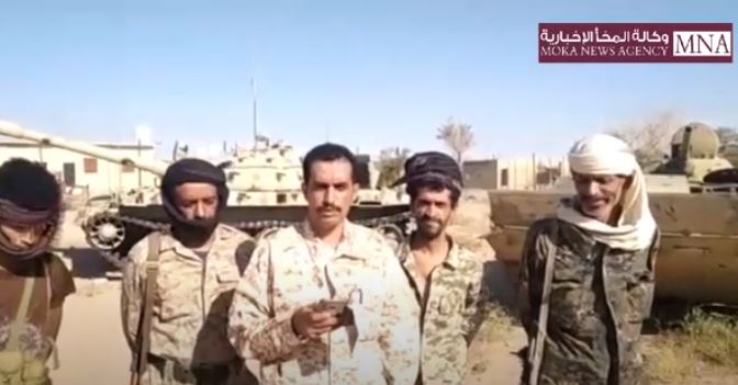 فيديو.. قائد عسكري في الشرعية يعلن انقلابه ويوجه صفعة مؤلمة للجيش الوطني