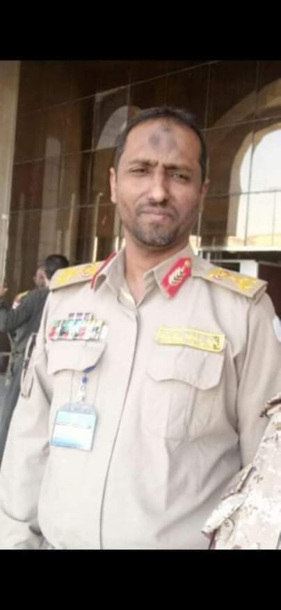 في اليمن فقط من مدرس مادة الجغرافيا إلى عميد في الجيش اليمني صورة